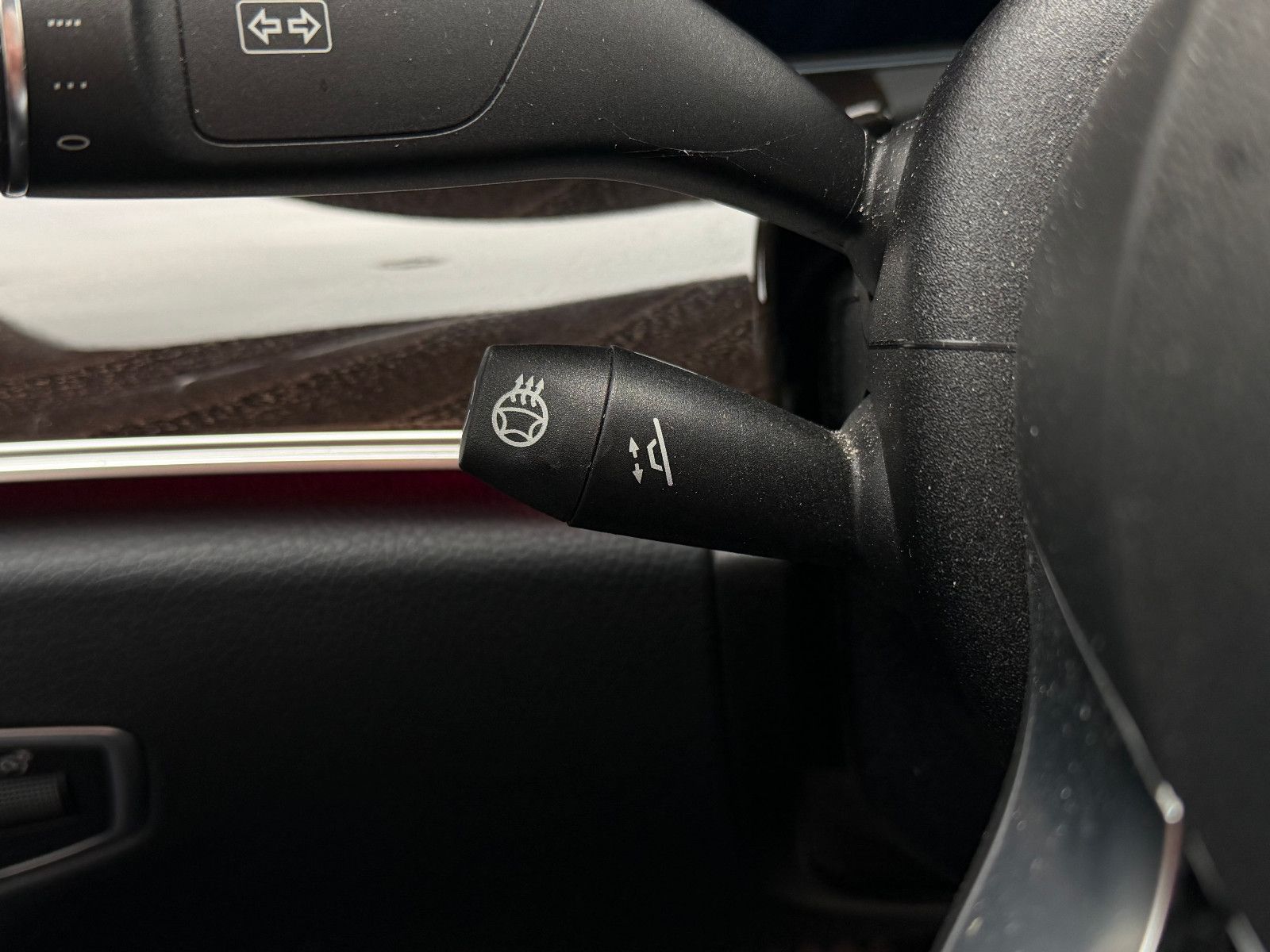 Fahrzeugabbildung Mercedes-Benz E 450 Cabrio AMG/BURMESTER/HUD/AMBIENTE/MASSAGE/