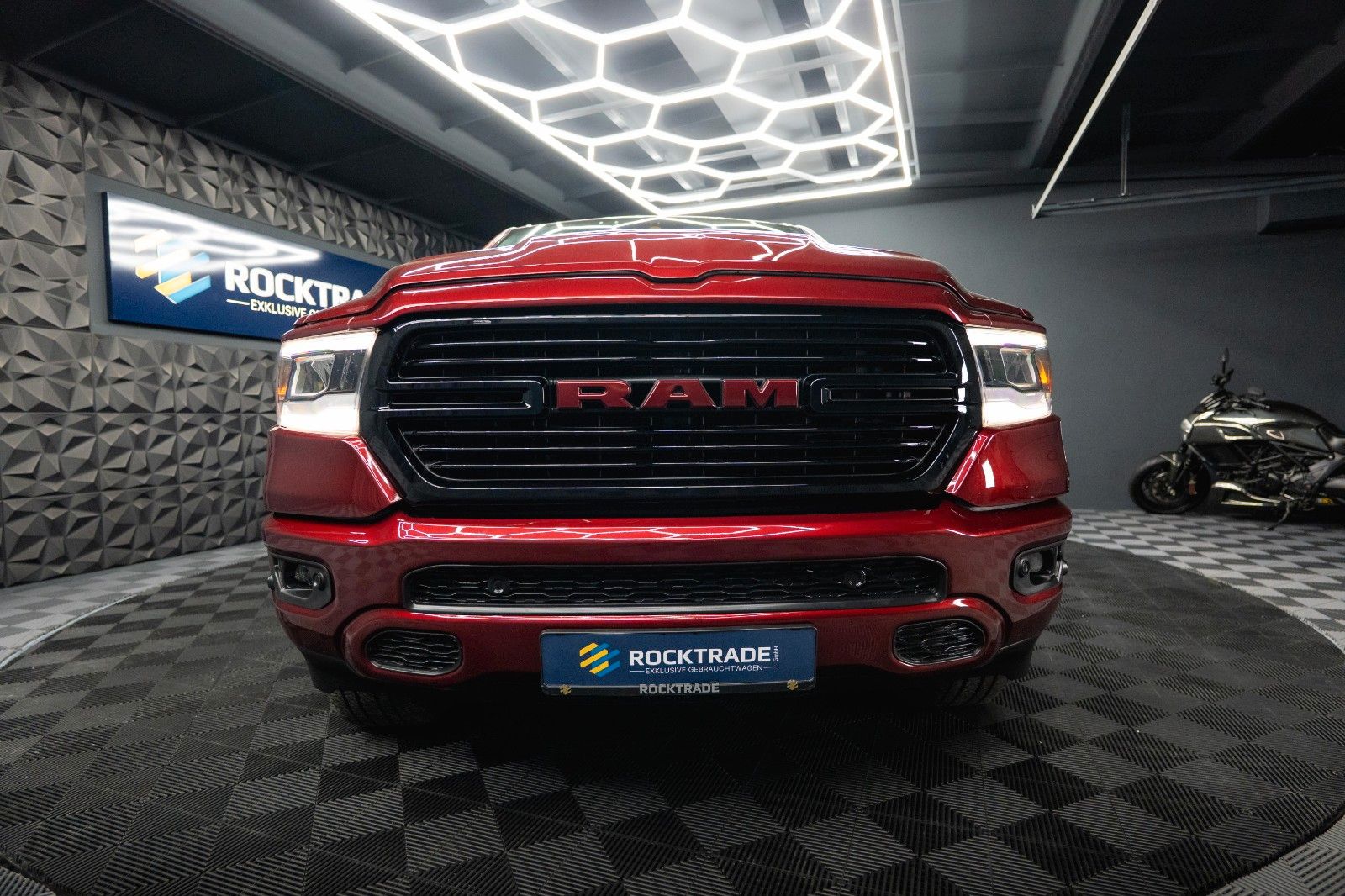 Fahrzeugabbildung Dodge RAM 5.7 V8 HEMI 4x4 NIGHT-Edition LARAMIE Sport