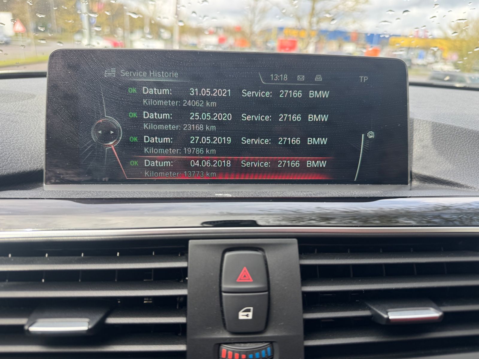 Fahrzeugabbildung BMW 330 xDrive Sport Line Panorama+HUD+erst 37500km