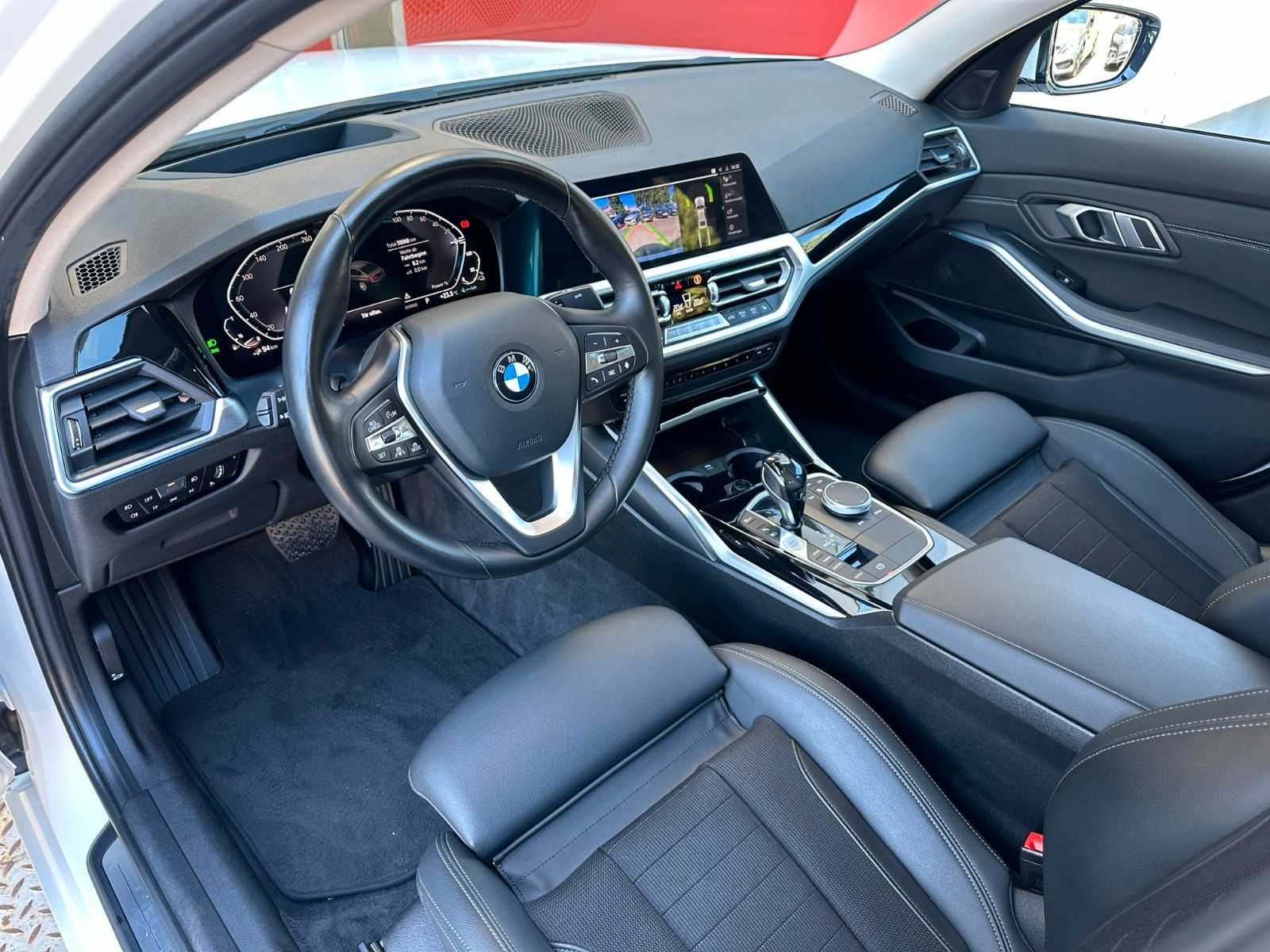 BMW 330e LC.PRO ACC LASER CARPLAY HUD HiFi KAMERA foto 13