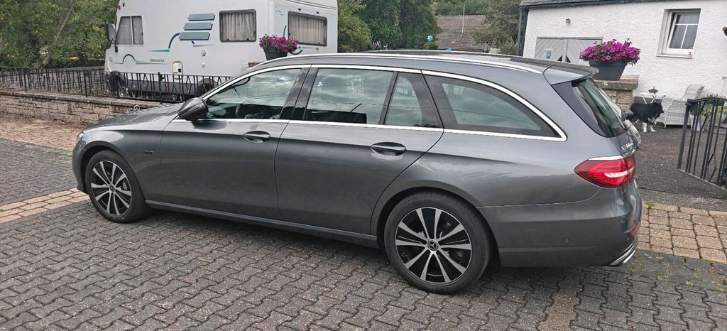 Image of Mercedes-Benz E 300