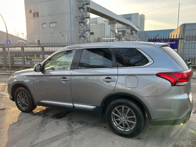 Mitsubishi Outlander SUV-Star 2WD