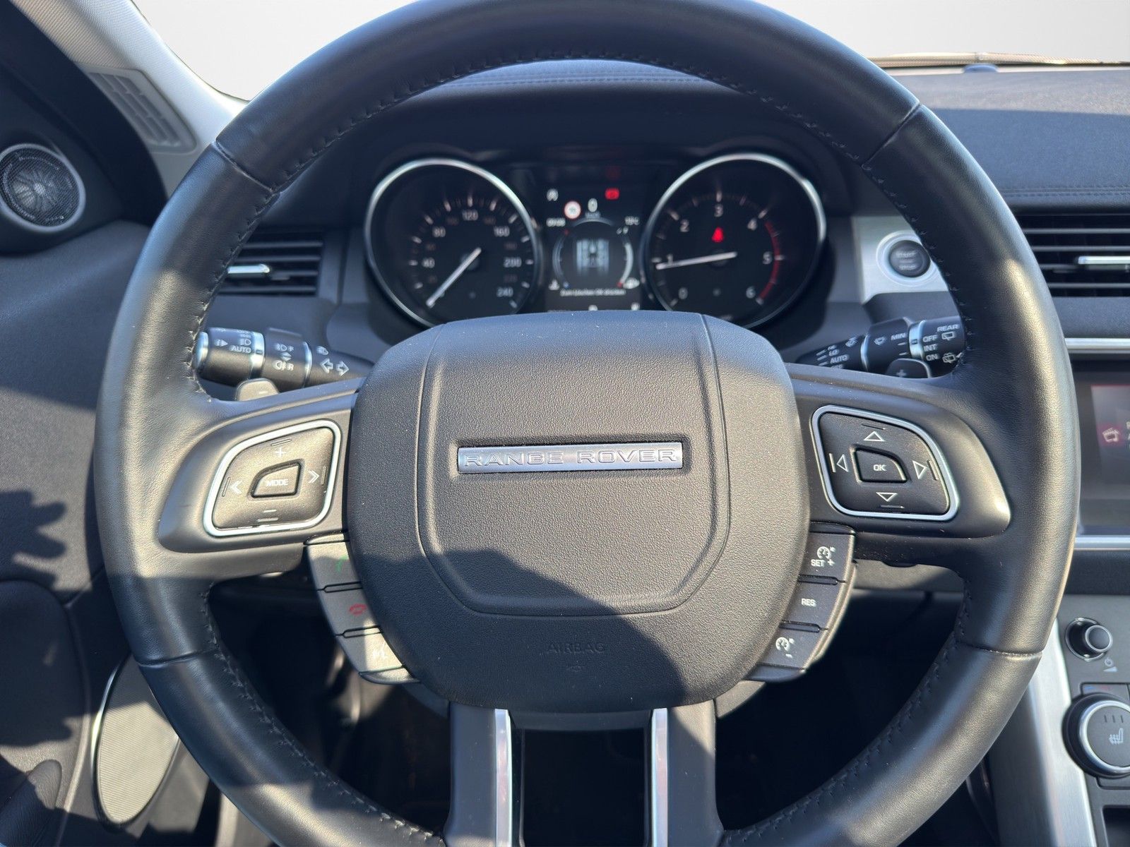 LAND ROVER Range Rover Evoque 2.0 TD4 SE AUTOMATIK / AHK / - Image 11