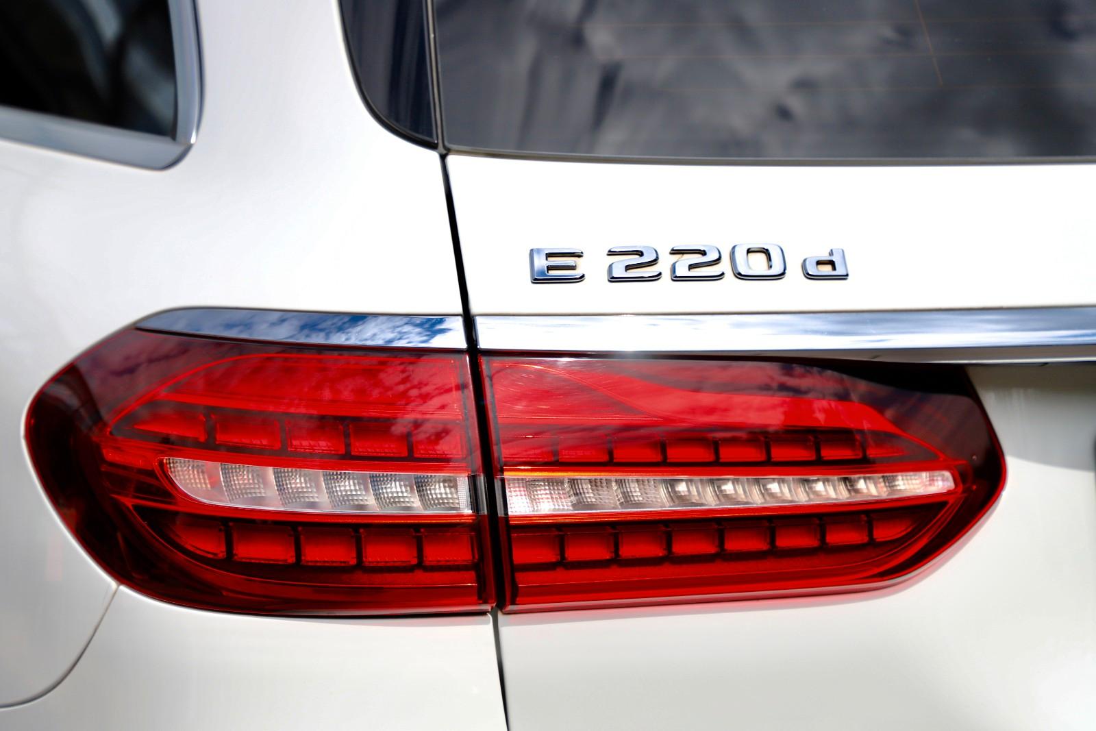 Mercedes-Benz E 220 d T-Modell AMG AHK SCHIEBEDACH