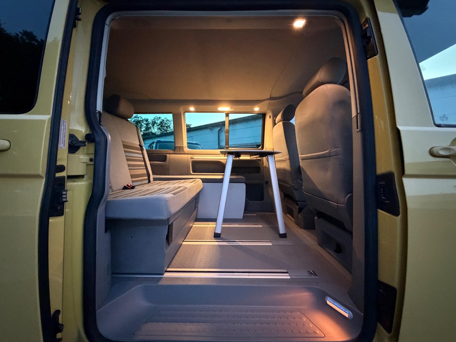 Volkswagen T5 California Beach 2.0 TDI 140 ch BVM / 1ère main / Toit relevable / Mini-cuisine / Chauffage auxiliaire