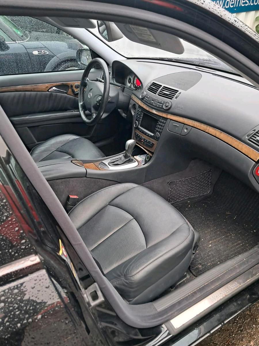 Mercedes-Benz E320 2004 — engine 241 HP (177kW)