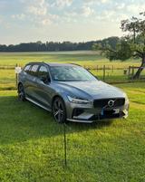 Volvo V60 T8 Recharge AWD R Design mit Garantie!