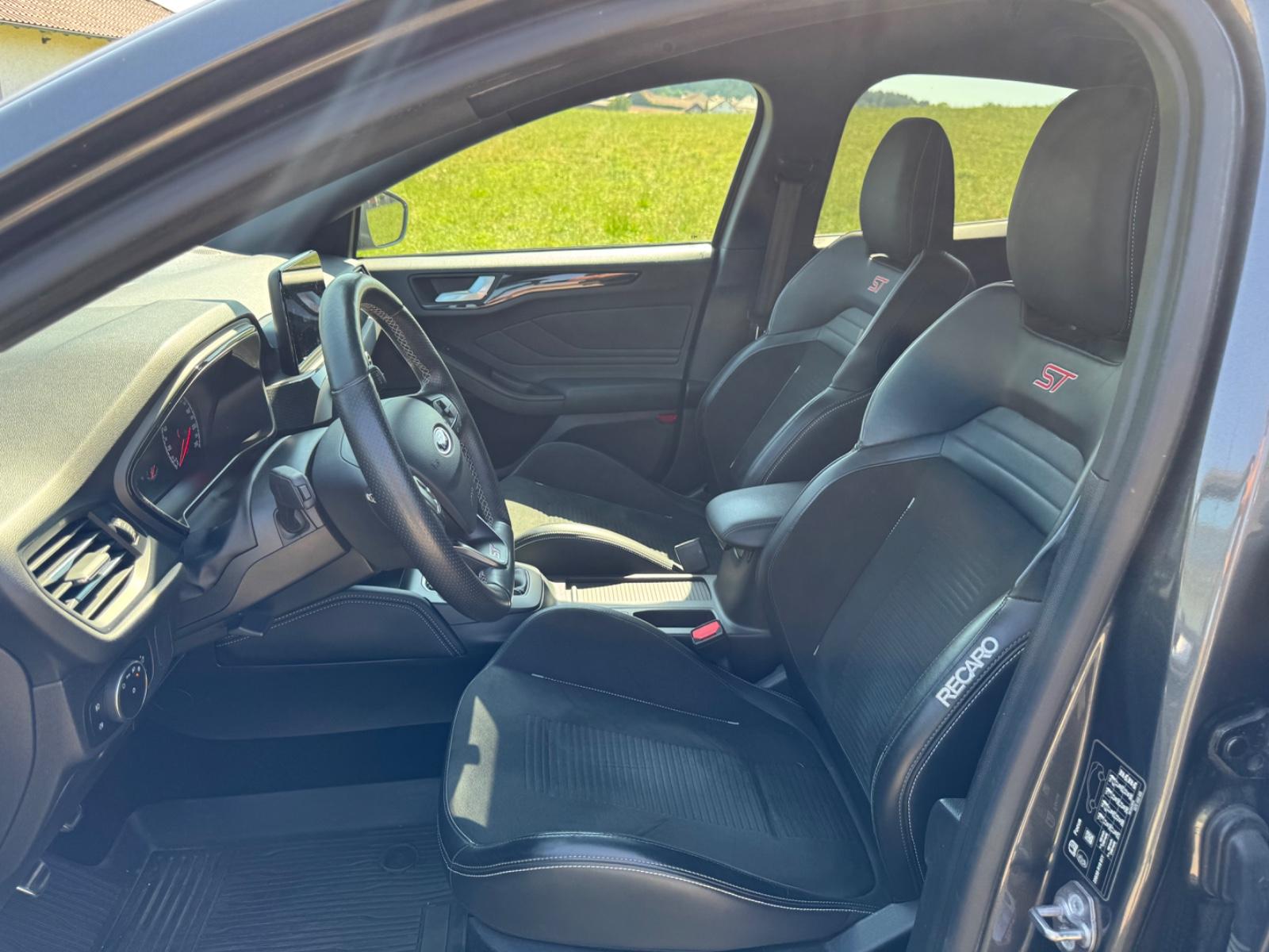 Ford Focus Limited ST 280ch - Recaro - 2ème main - B&O - Navi - Carplay