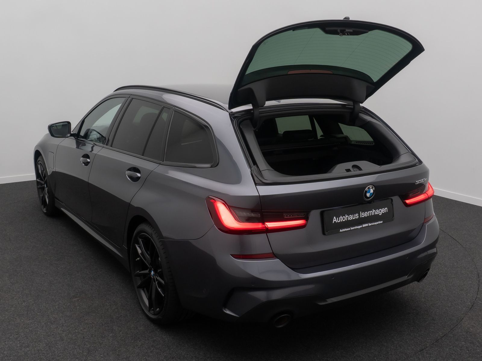 Fahrzeugabbildung BMW 330e M Sport Kamera Laser HUD DAB H/K AHK 19Zoll