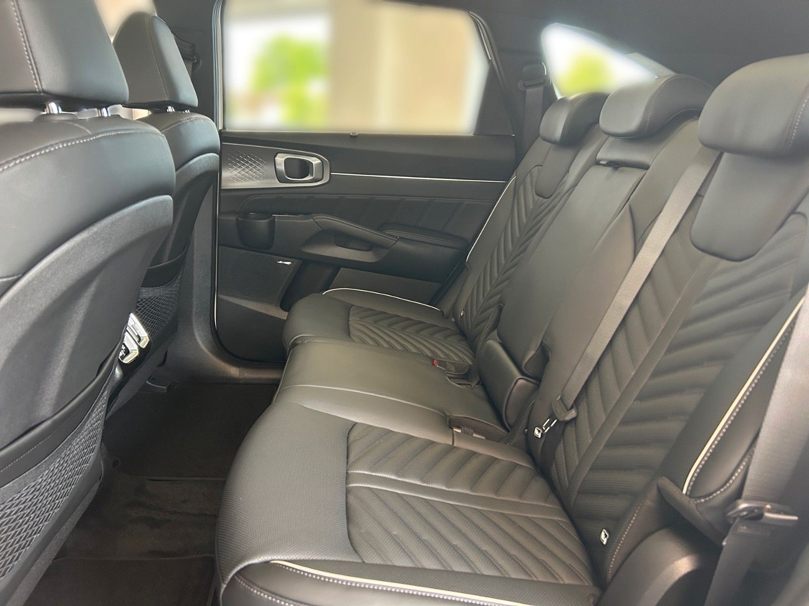 Fahrzeugabbildung Kia SORENTO PE 1.6T PHEV AWD PLAT NAP PR GD