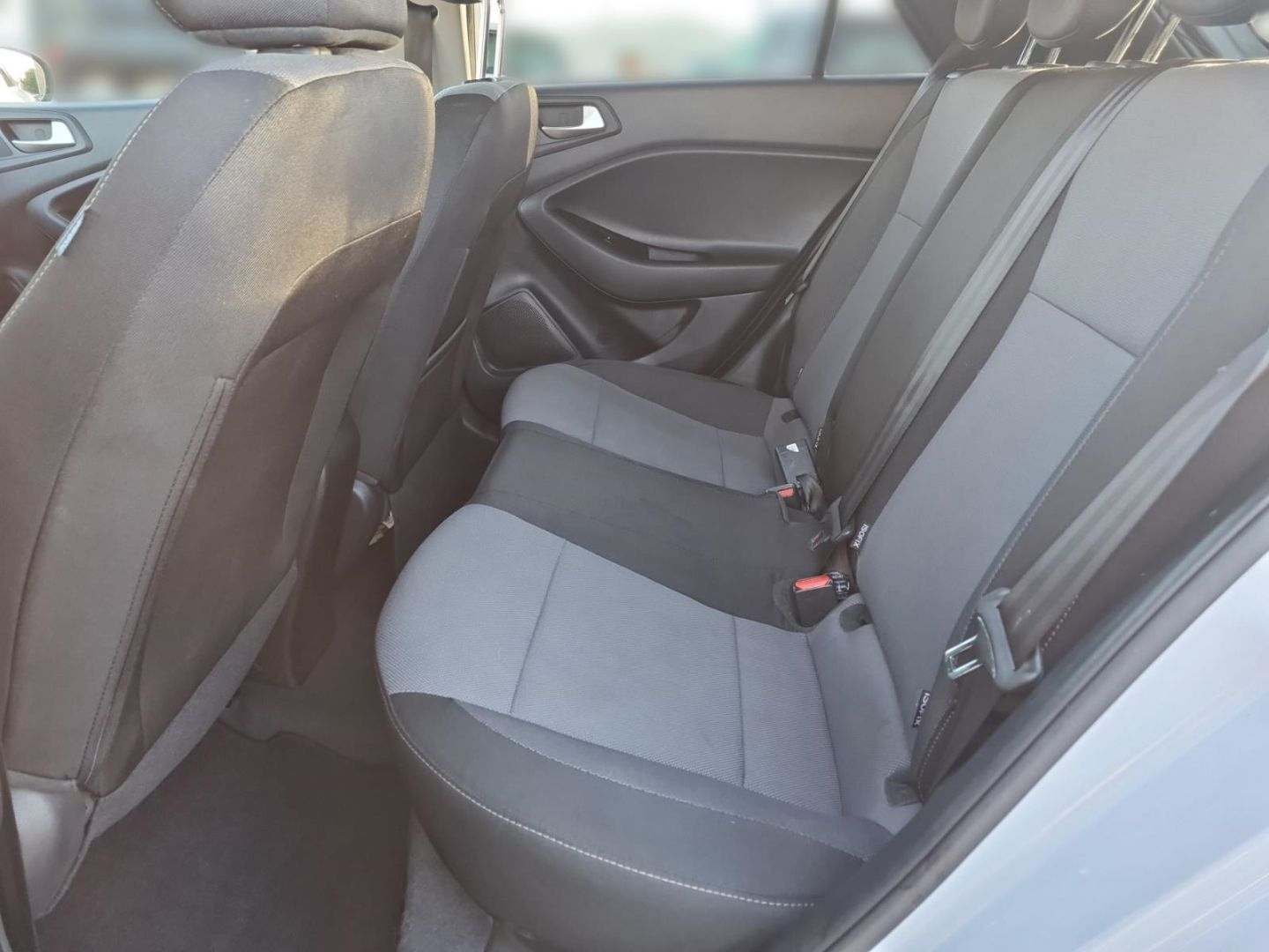 Fahrzeugabbildung Hyundai i20 ADVANTAGE 1.2 FL ALLWETTER+PDC+SHZ+KAMERA