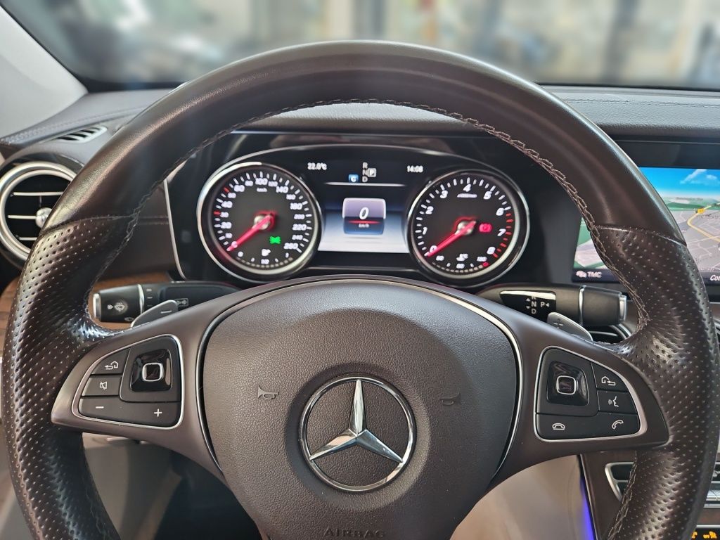 Fahrzeugabbildung Mercedes-Benz E 250 LUXURY AHK Comand Kamera LED