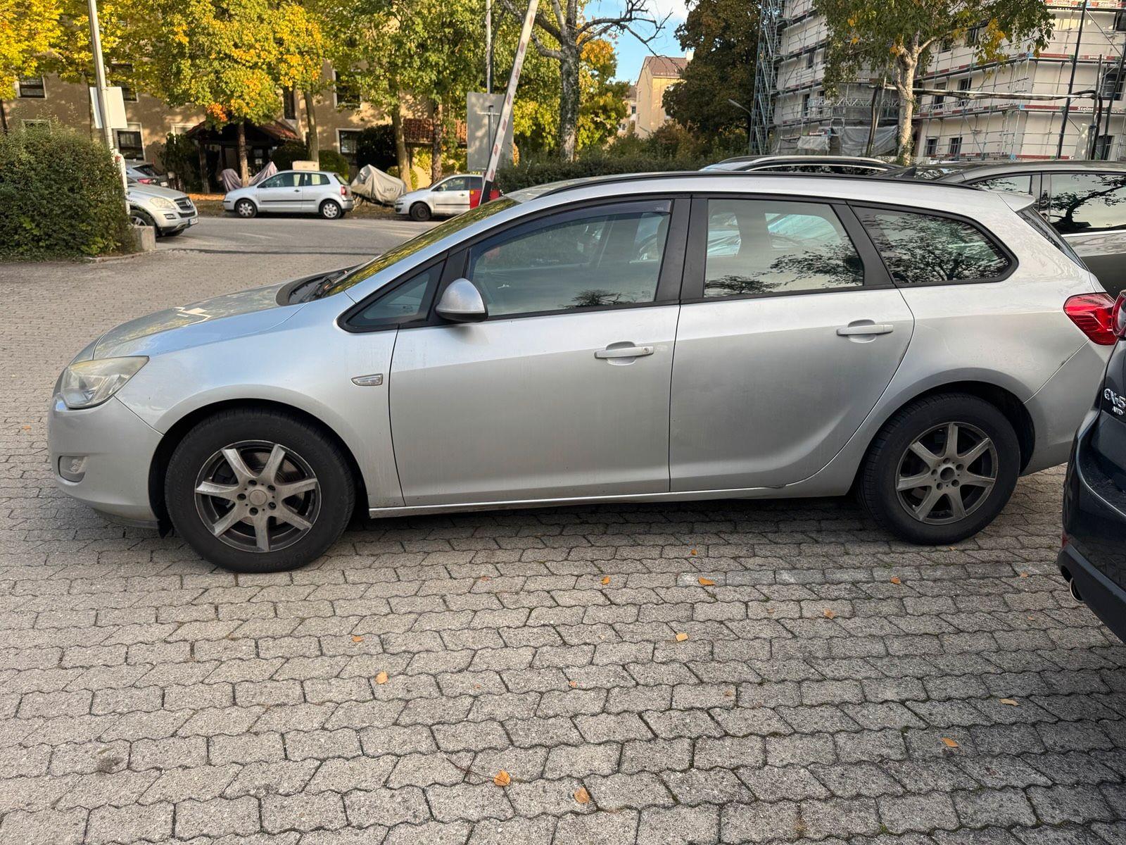 Opel Astra 2012 — photo 8