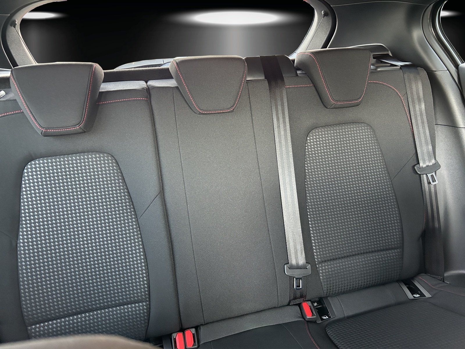 Fahrzeugabbildung Ford Focus ST-Line 5 Türer Styling Pak. Winter Pak.