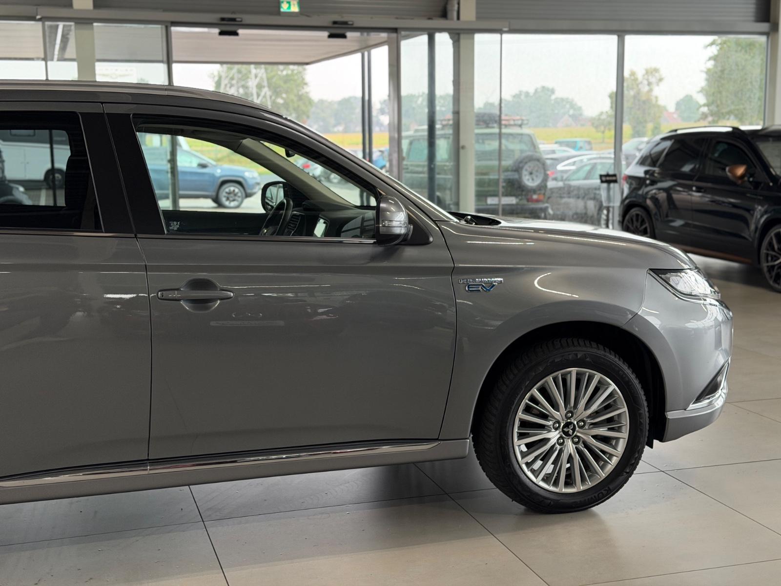 Mitsubishi 2.4 Plug-in Hybrid Outlander Diamant Spirit AHK