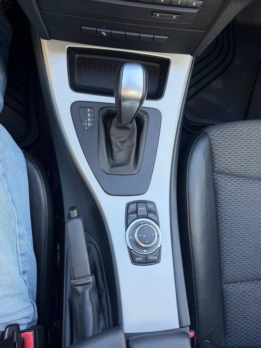 BMW 318 2010 — photo 13
