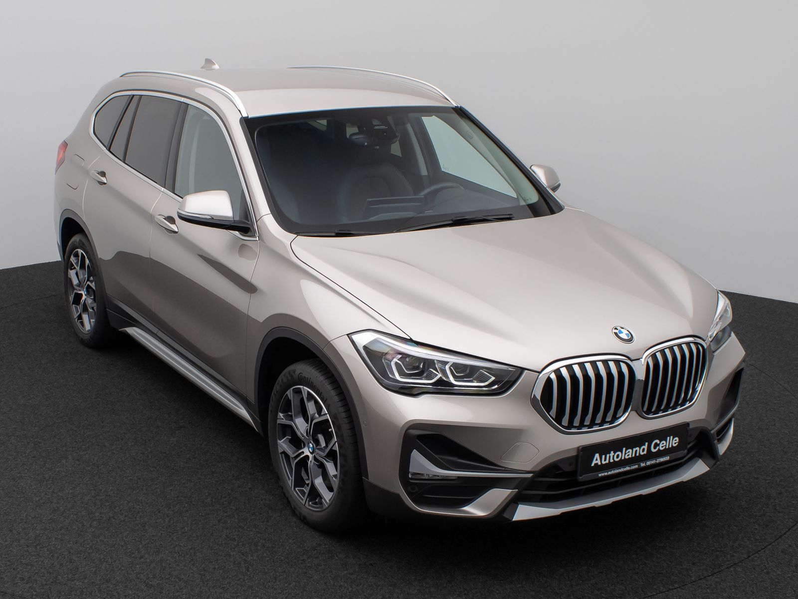 Fahrzeugabbildung BMW X1 sD20i xLine Kamera HUD DAB HiFi AHK Sport 18"