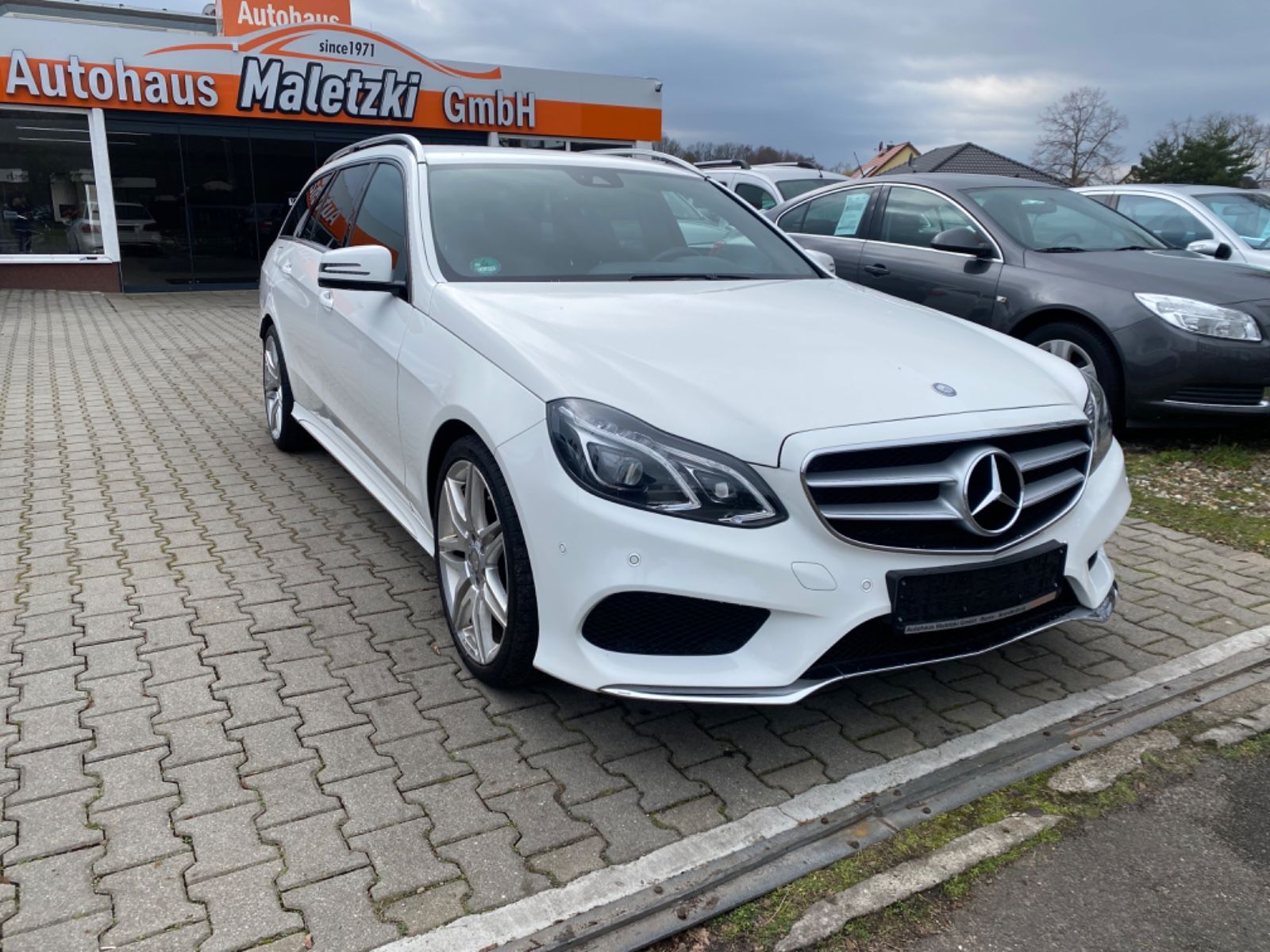 Fahrzeugabbildung Mercedes-Benz E 250 CGI T AMG*Totwinkel*LED*Navi*SHZ*Tempomat*
