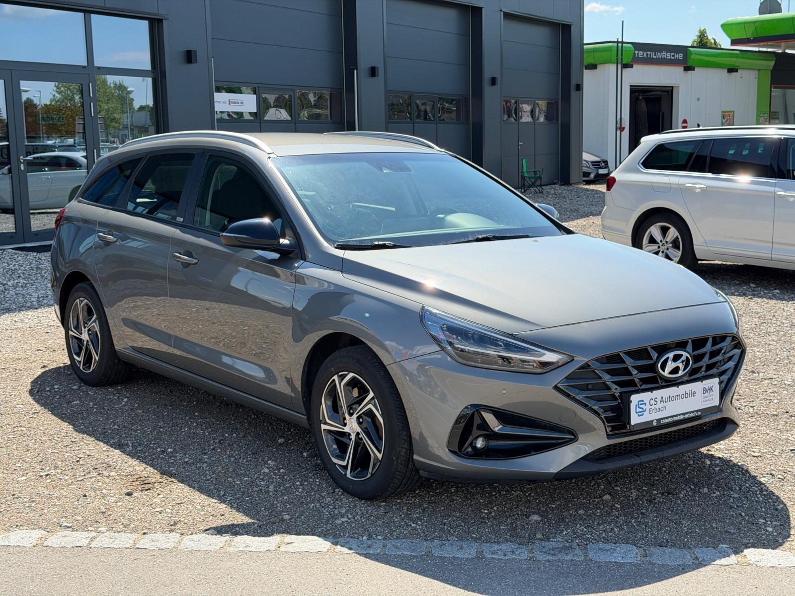 Hyundai i30 cw 1.6 CRDi Intro Edition DCT LED Navi Spur