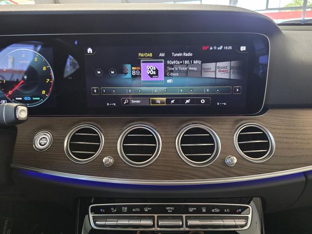MERCEDES-BENZ E 200 — Foto 22