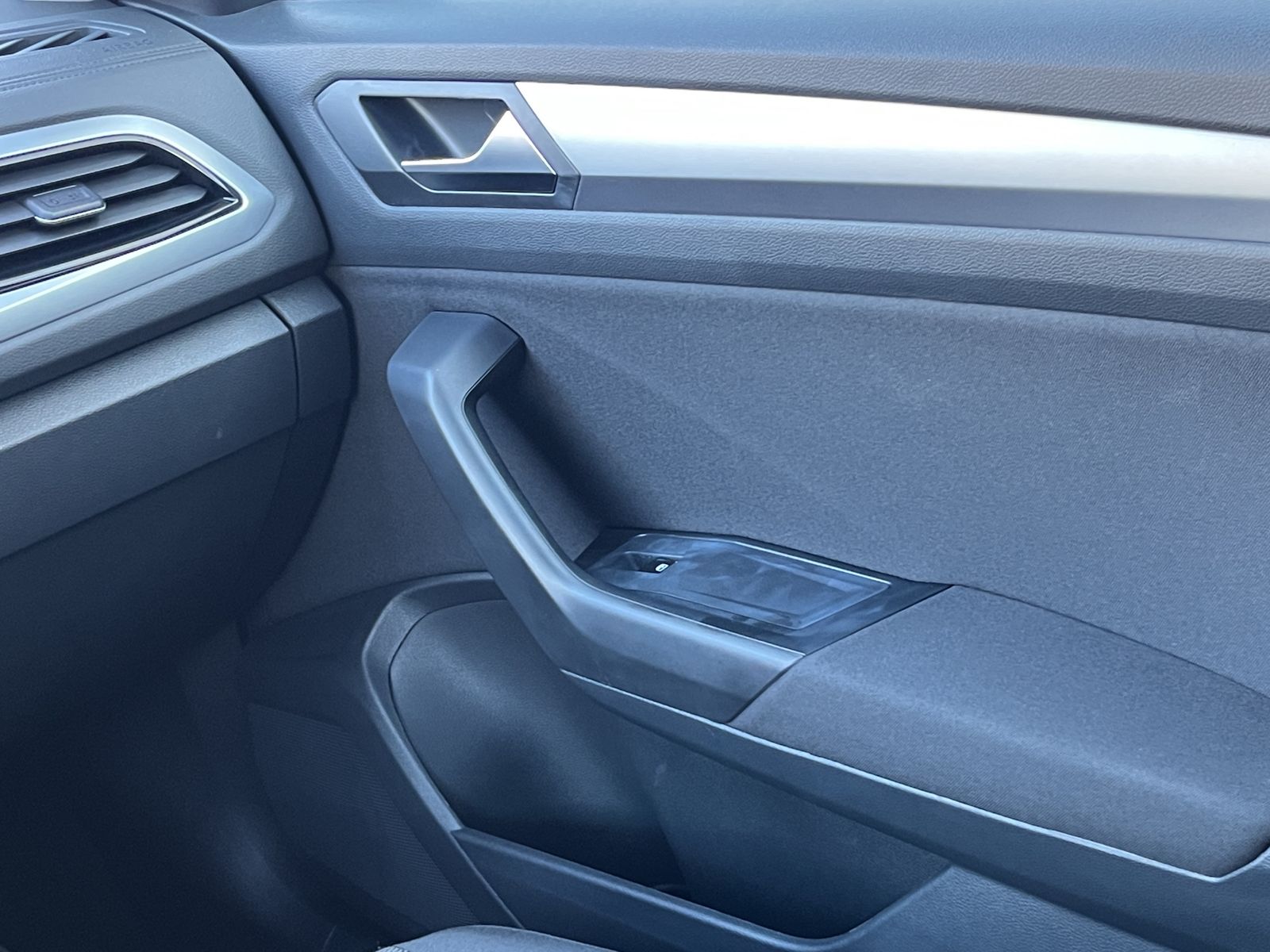 Fahrzeugabbildung Volkswagen T-Roc Life*PDC*ViCo*SmartLink
