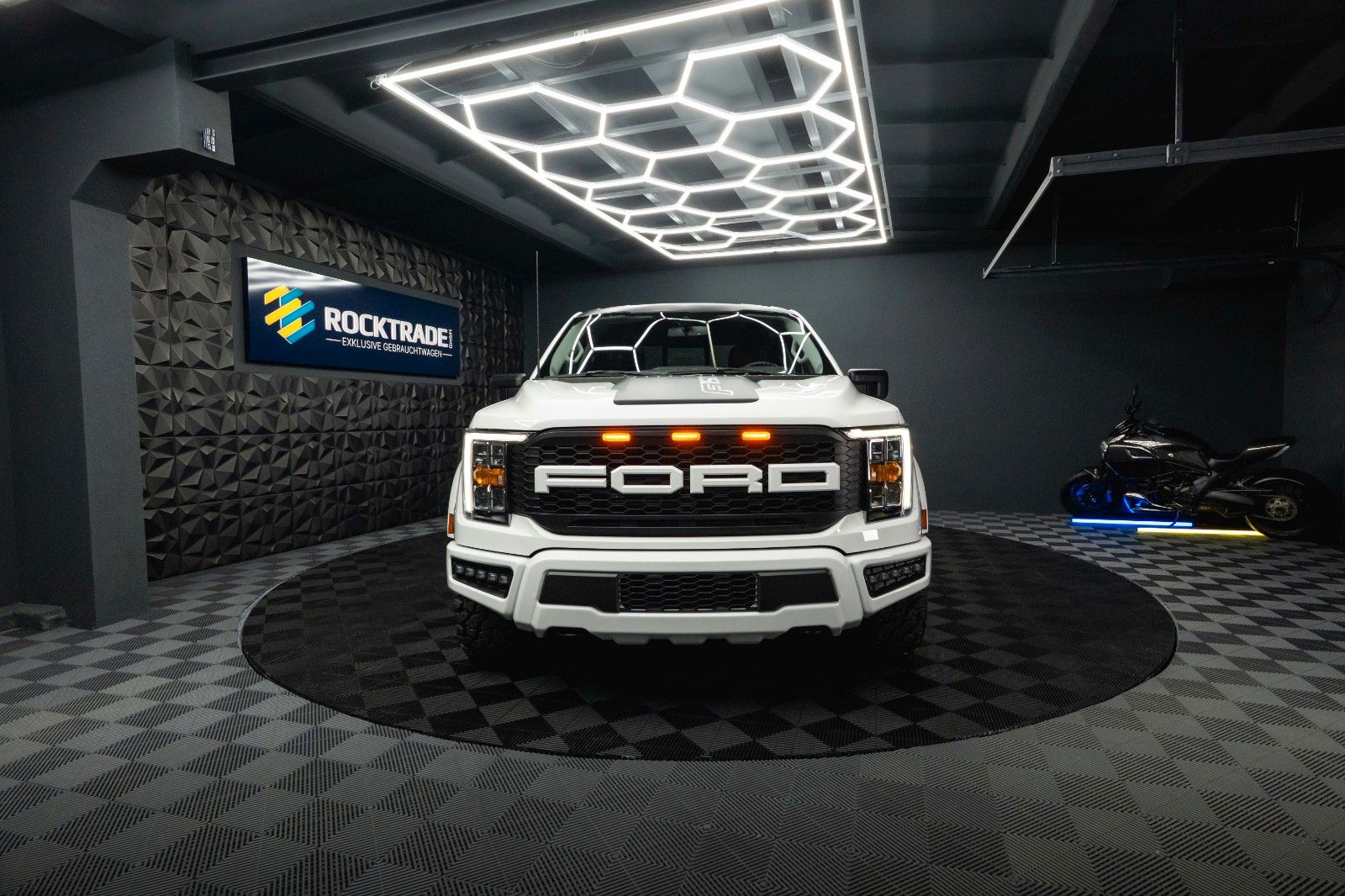 Fahrzeugabbildung Ford F150 5.0L V8 4x4 Offroad SuperCrew RAPTOR 19%