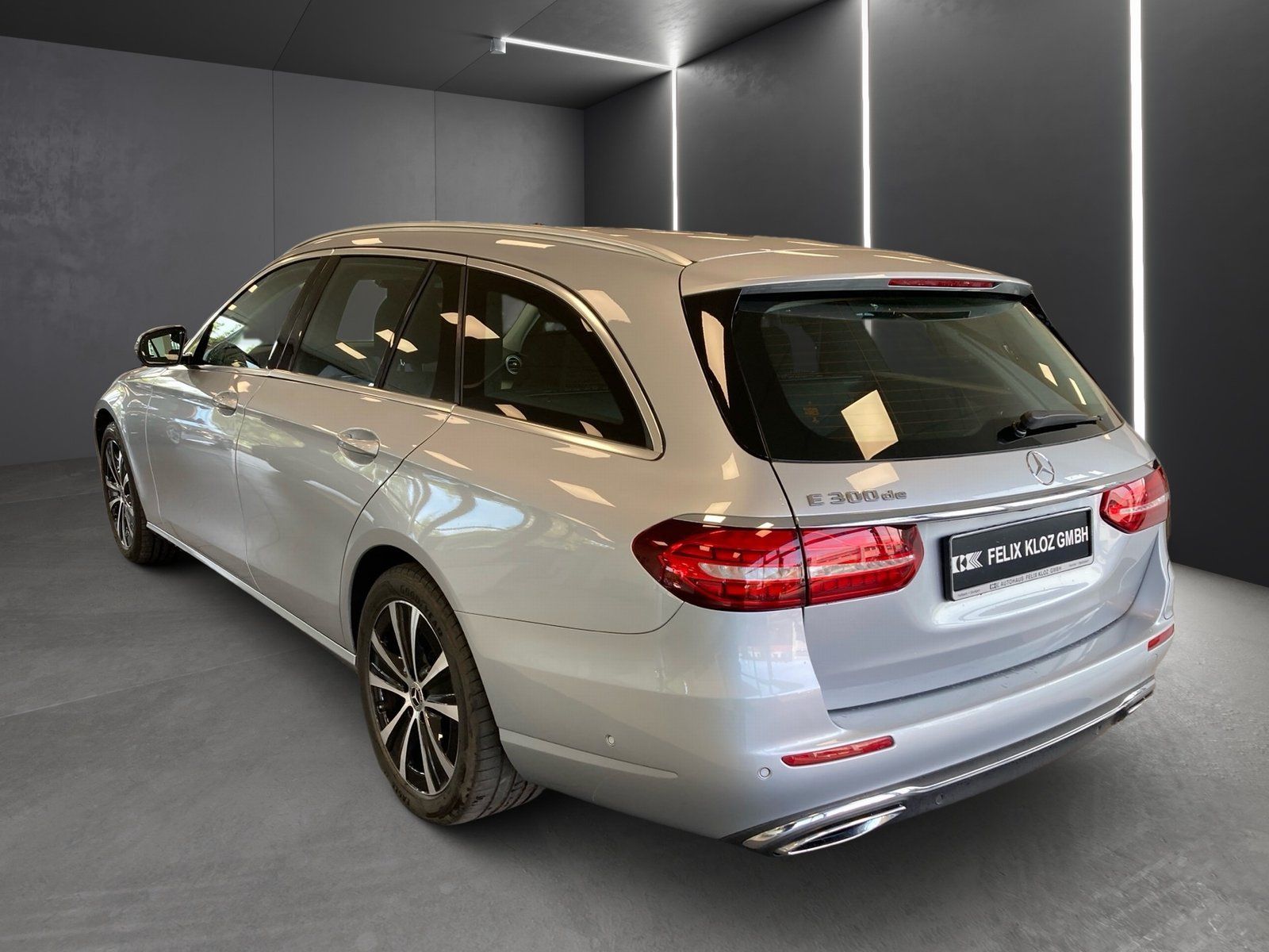 Fahrzeugabbildung Mercedes-Benz E 300 T de Avantgarde*AHK*Kamera*CarPlay*Easy-Pa