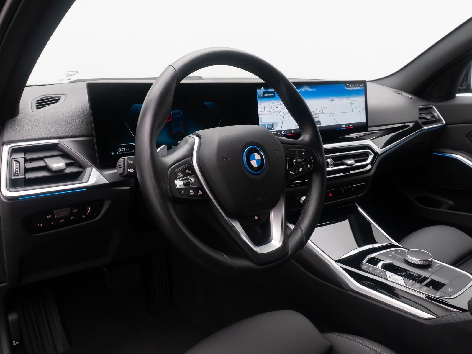 Fahrzeugabbildung BMW 330e 360&deg;HUD DAB HiFi Lnkrhzg ACC Komfort Sport