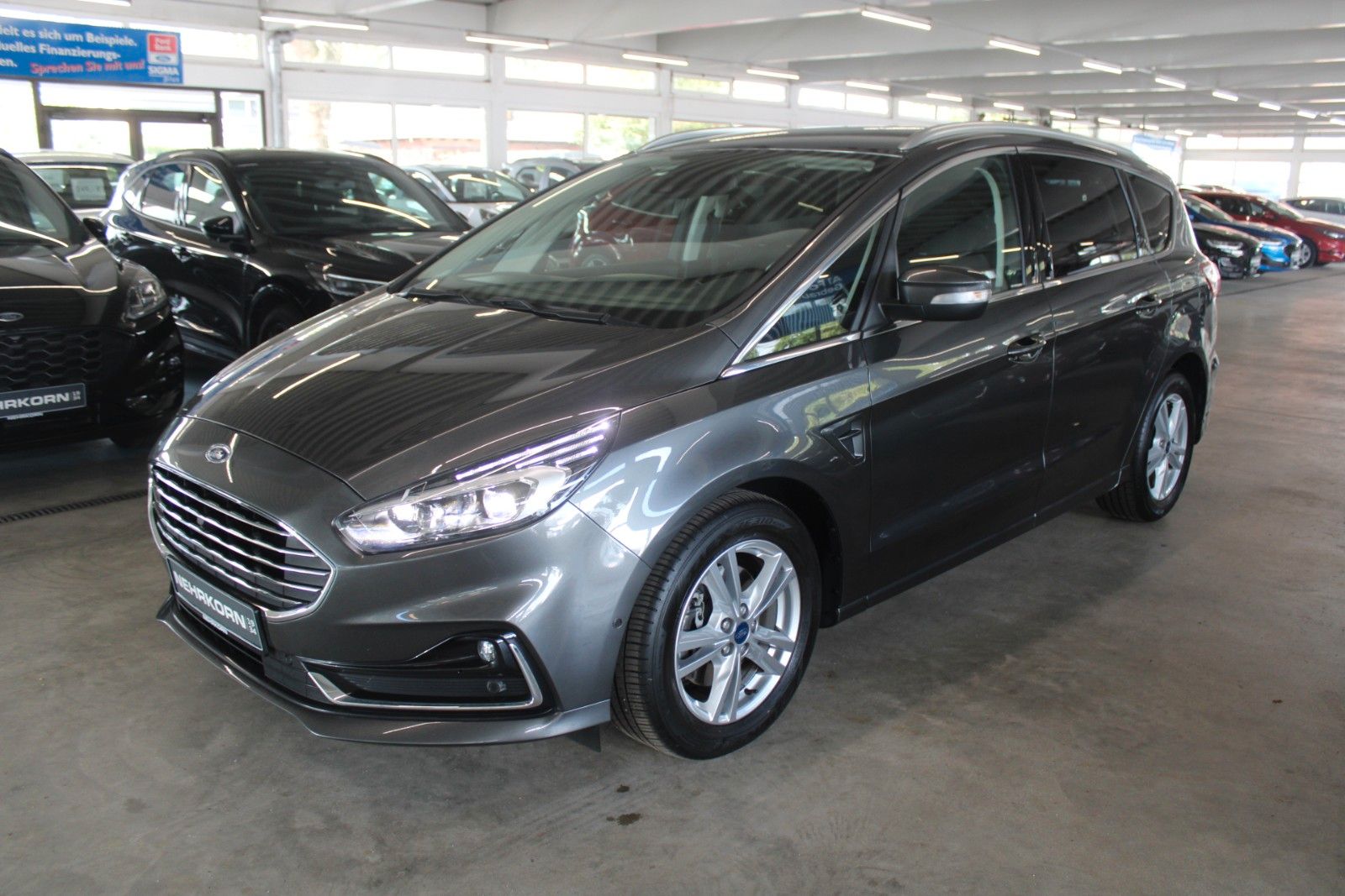 Fahrzeugabbildung Ford S-Max Titanium Aut. LED ACC 2xCAM WinterPak. uvm