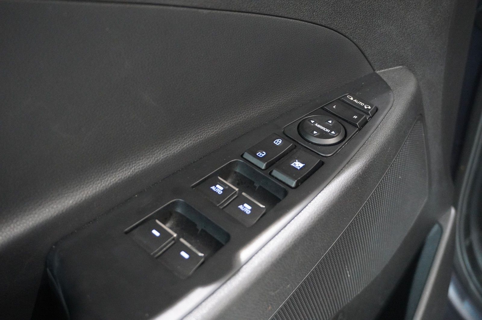 Fahrzeugabbildung Hyundai Tucson 1.6 T-GDI TREND AUTO. NAVI/LED/KAMERA/SHZ