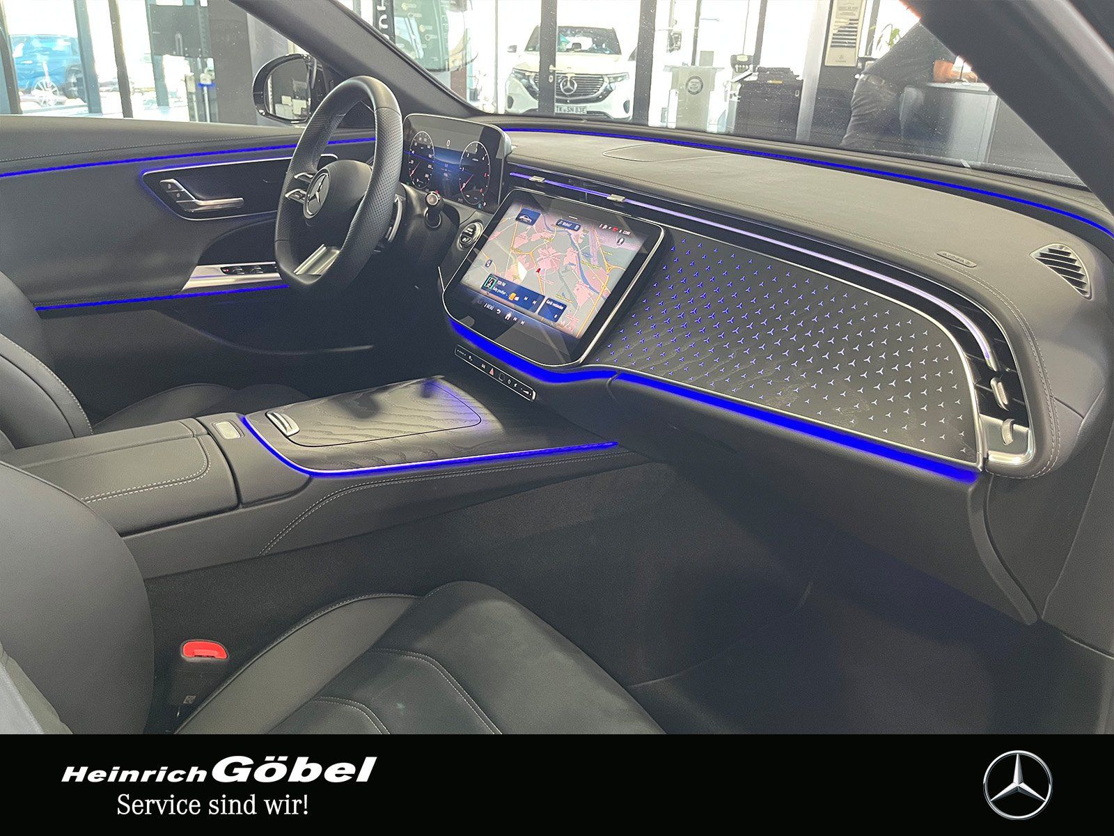 Fahrzeugabbildung Mercedes-Benz E 220 d AMG+PANO+FAHRASSIST+360°+WINTER+CARPLAY