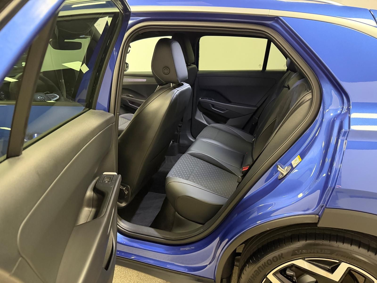 Fahrzeugabbildung Volkswagen T-Roc 1.5 eTSI DSG R-Line+AHK+ACC+TOTWINKEL+RFK+