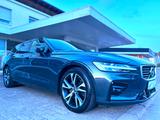 Volvo V60 R Design 2,0 Ltr AWD Navi LED Leder Kam. AHK - Volvo V60: Awd R Design