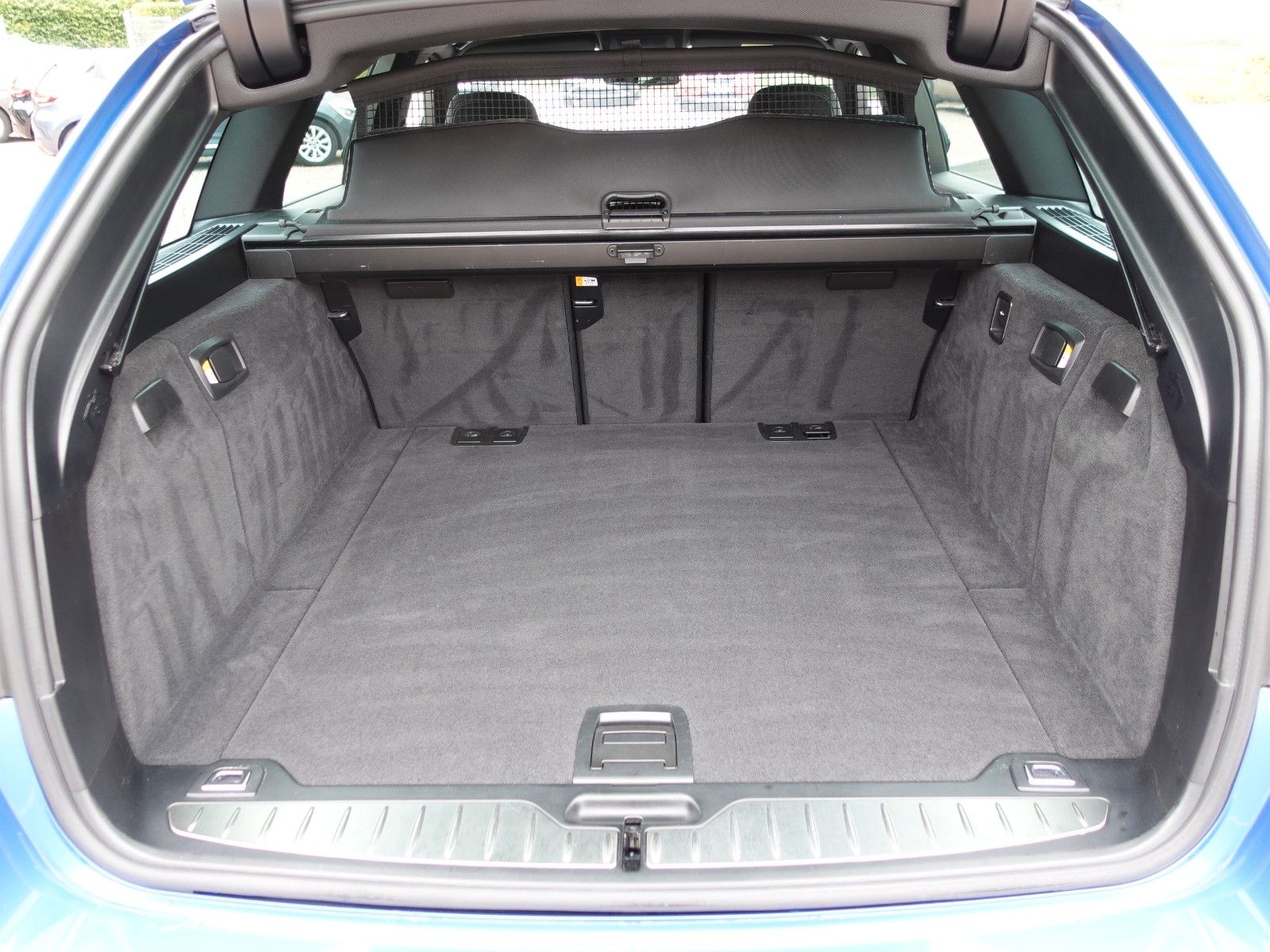 Fahrzeugabbildung BMW 530d xDrive Touring A M Sportpaket Navi/LED/19"/