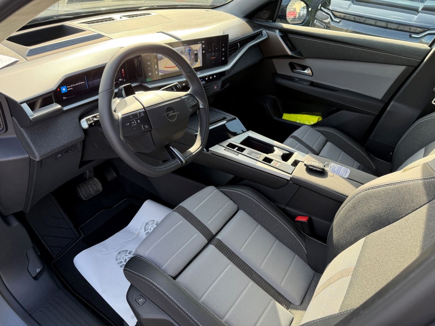 Fahrzeugabbildung Opel Grandland 1.2 48V Mild-Hybrid Ultimate mit AHK