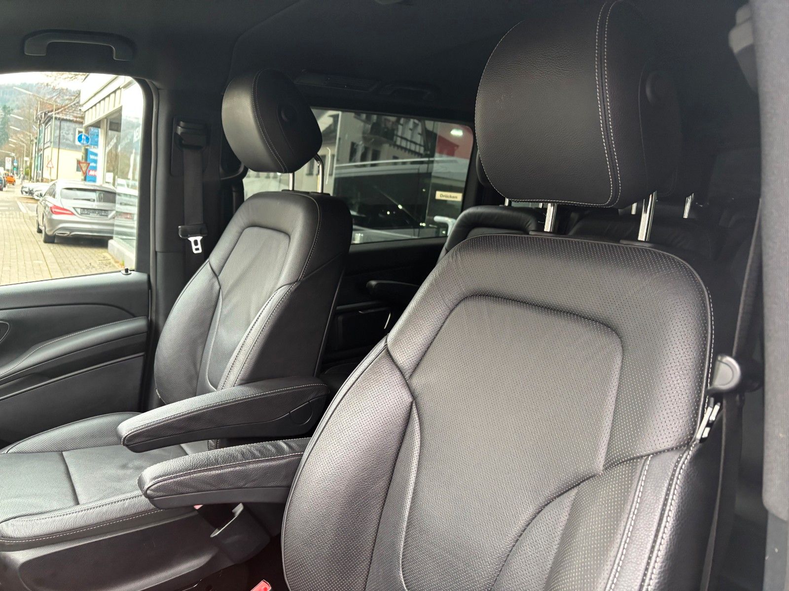 Fahrzeugabbildung Mercedes-Benz V 250d *8-Sitzer*Burmester*Ambiente*360°*Memory