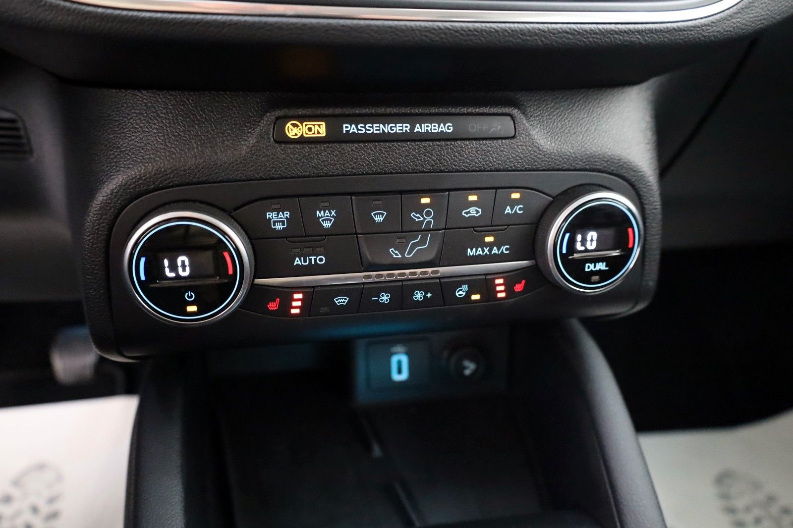 Fahrzeugabbildung Ford Focus Turnier Titanium Navi,Kamera,LED,SH,PDC