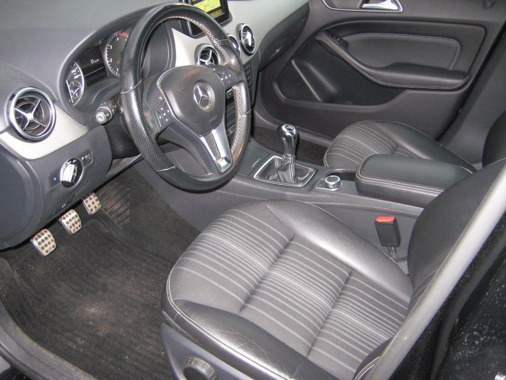 Mercedes-Benz B 180