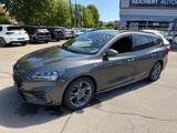 Ford Focus Turnier ST-Line 125PS ** HAGELSCHADEN** - Ford Hagelschaden mit Benzin-Antrieb