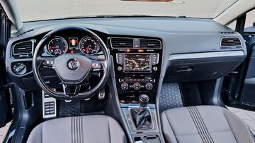 Volkswagen Golf - 10