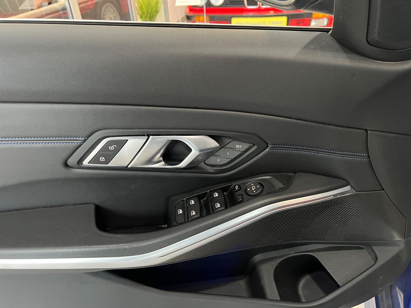 Fahrzeugabbildung BMW 330 i M Sport * Head-Up *Ambiente* LEDER *