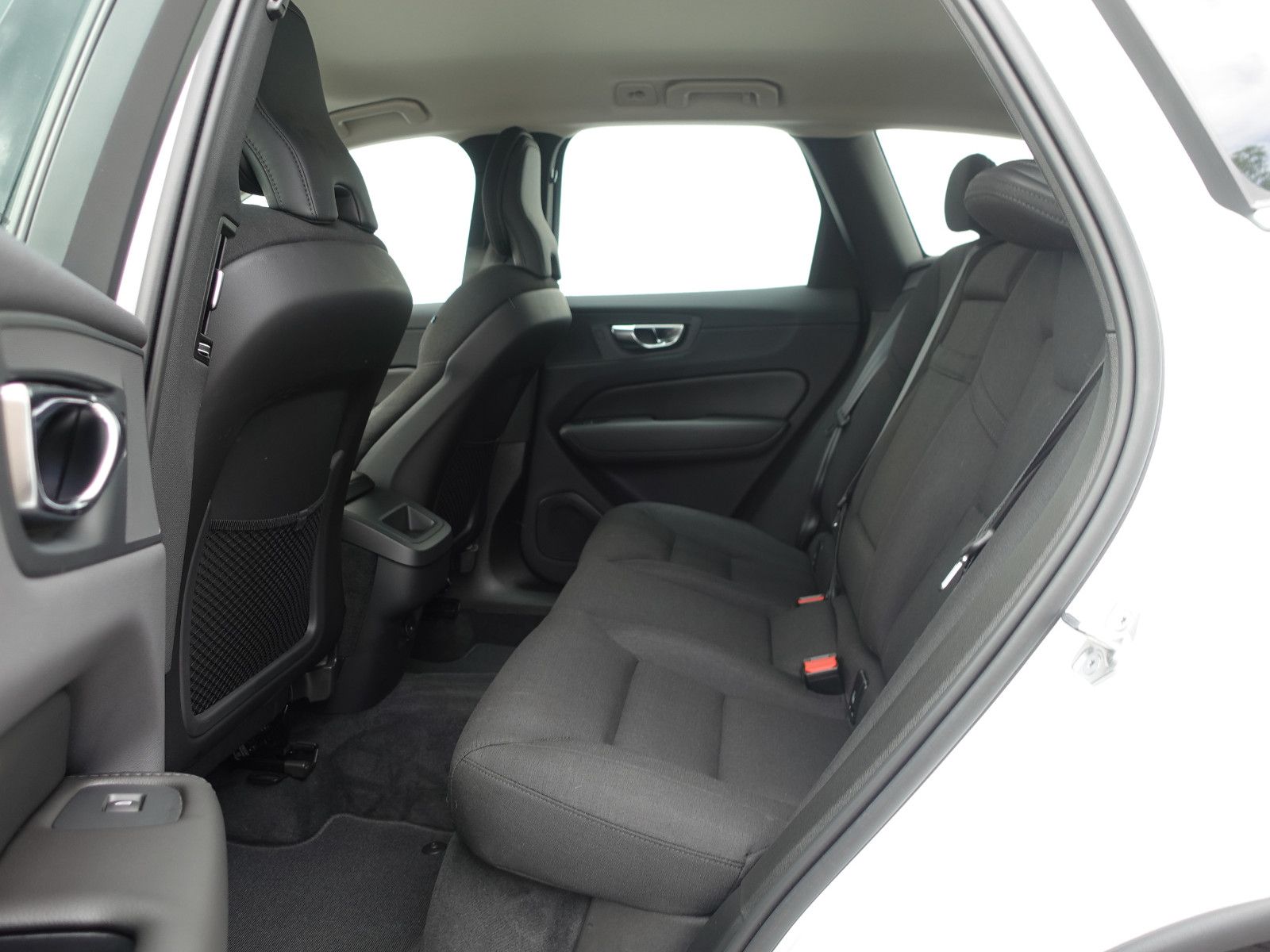 Fahrzeugabbildung Volvo XC60 Momentum Pro 2WD AUTOMATIK,Sitzhz,18"Alu,PP