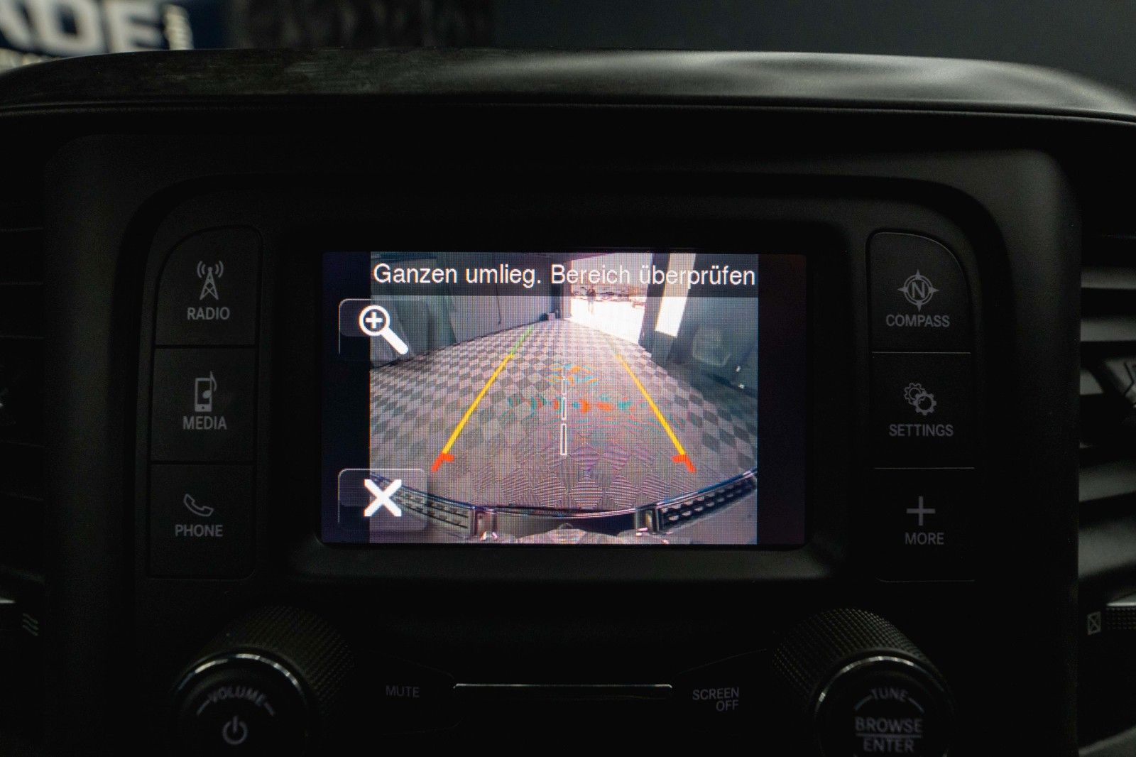 Fahrzeugabbildung Dodge RAM 5.7 V8 HEMI 4x4 OFFROAD NightEdition LONGBED