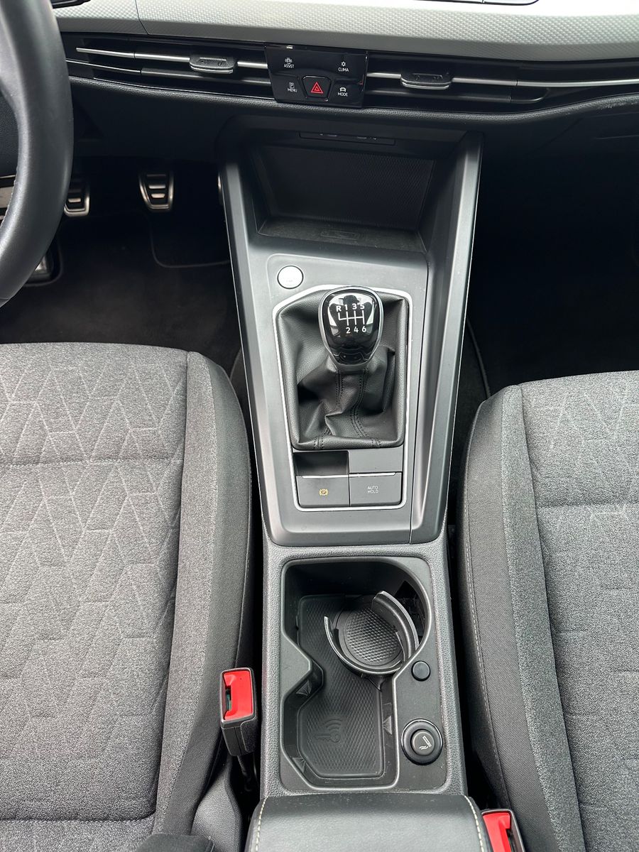 Fahrzeugabbildung Volkswagen Golf 1.5 TSI DSG MOVE NAV+LED+GJR+ACC+SHZ+1HD