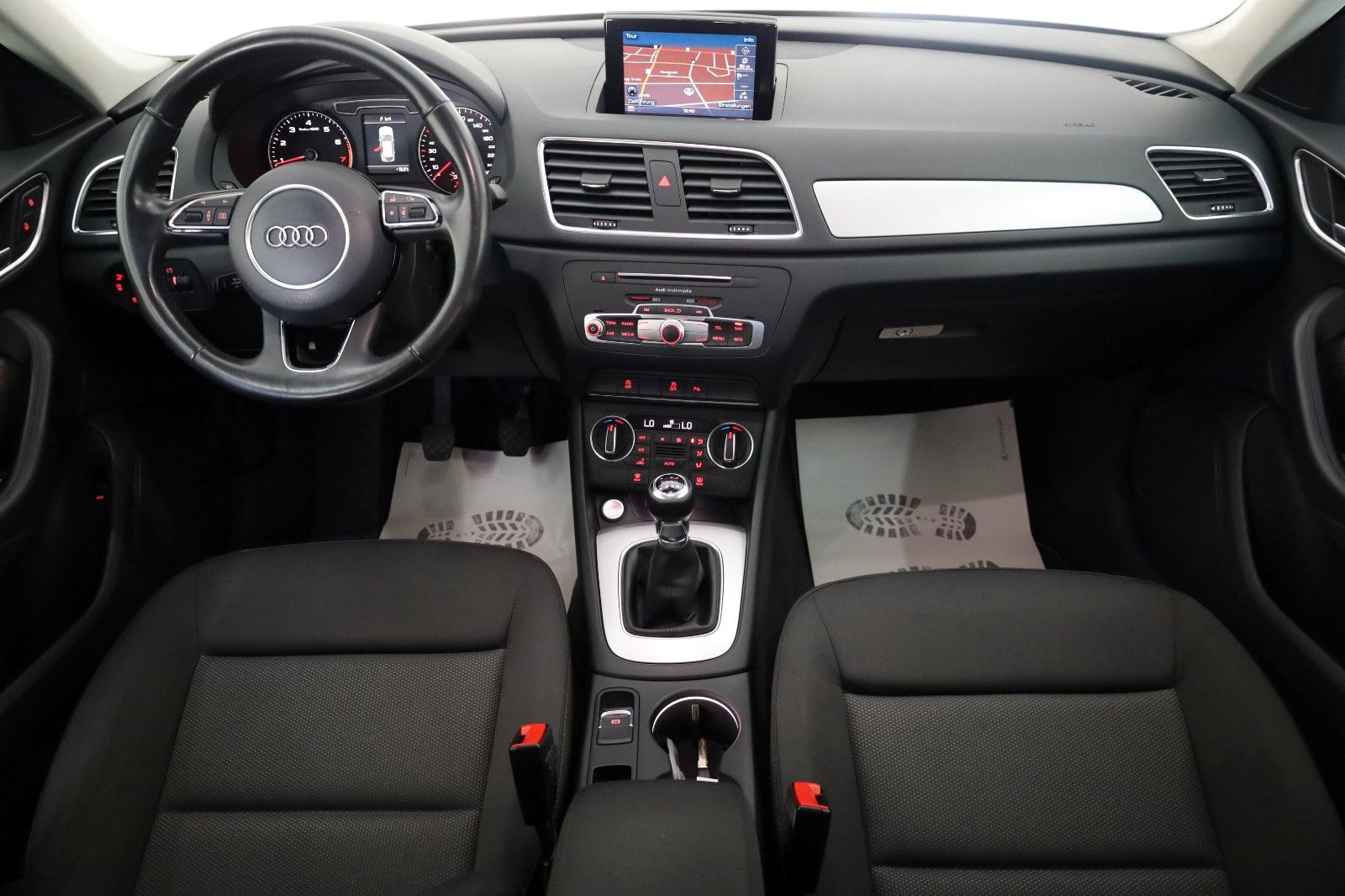 Fahrzeugabbildung Audi Q3 1.4 TFSI Paket S Line Navi,Xenon,SH,AHK,SR+WR
