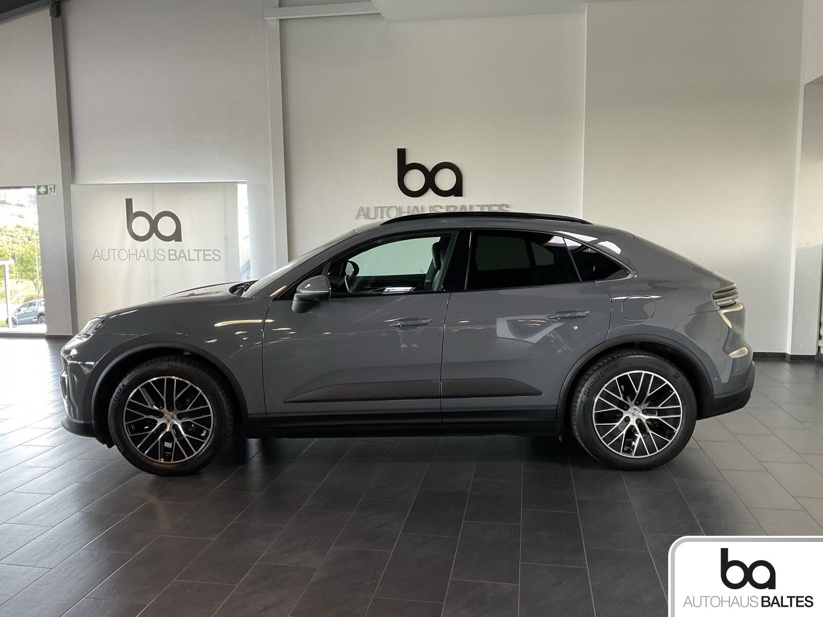 Porsche Macan 4 Electric 20 Pano AHK Luft 360° ACC foto 3
