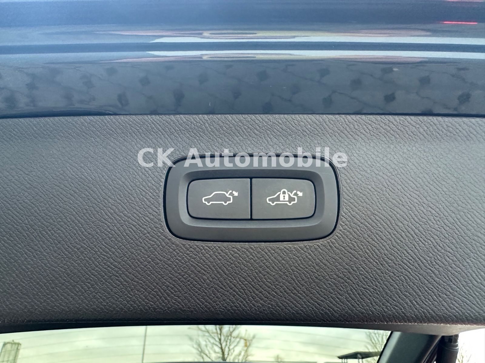 Fahrzeugabbildung Volvo XC90 T8 Ultimate Dark AWD/7 Sitze/Head-Up/LED