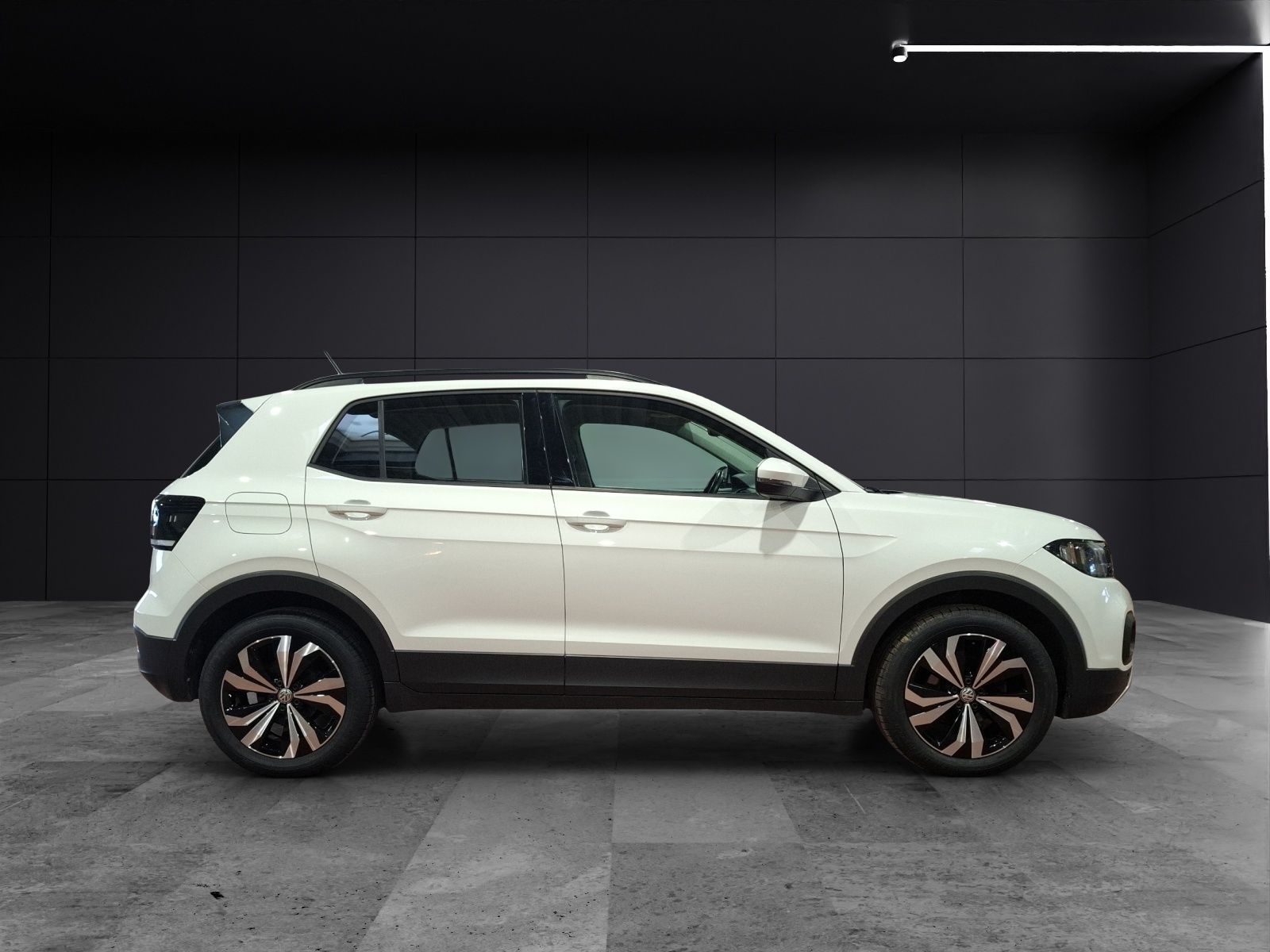 Fahrzeugabbildung Volkswagen T-Cross TSI Life AHK Navi ACC PDC SH 17"