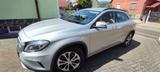Mercedes-Benz GLA 200 - - silberne Mercedes-Benz GLA-Klasse