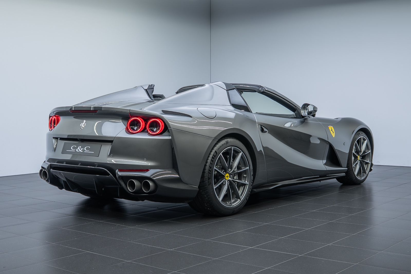 Fahrzeugabbildung Ferrari 812 GTS TAILOR MADE/CARBON/LIFT/STRIPE/TOP